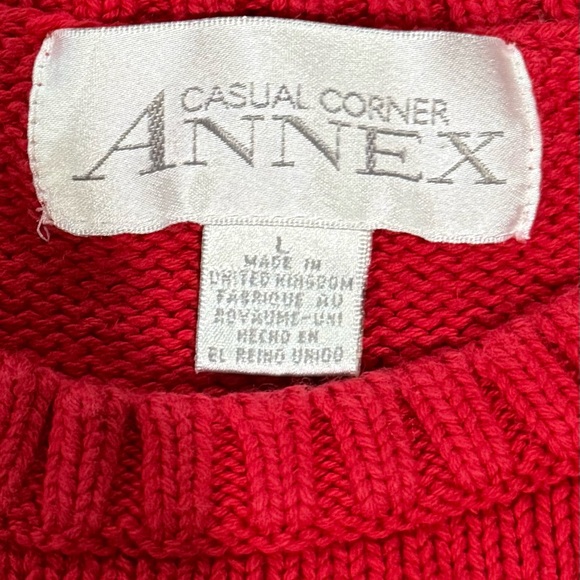 Casual Corner Red Sleeveless Sweater with Flag Design - Picture 3 of 4
